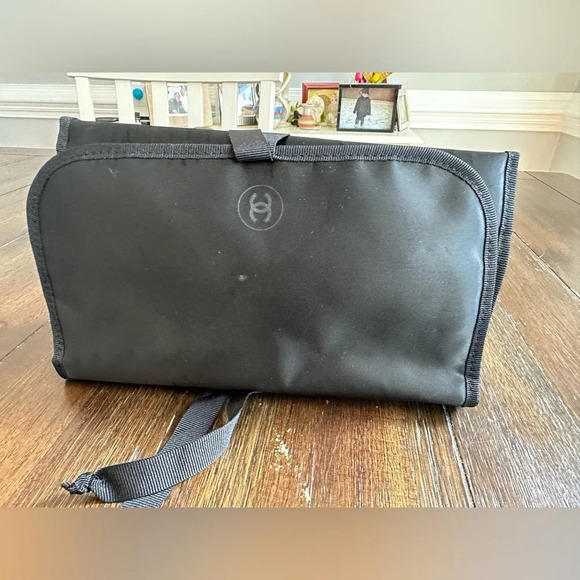 Chanel foldable cosmetics bag - Picture 9 of 14